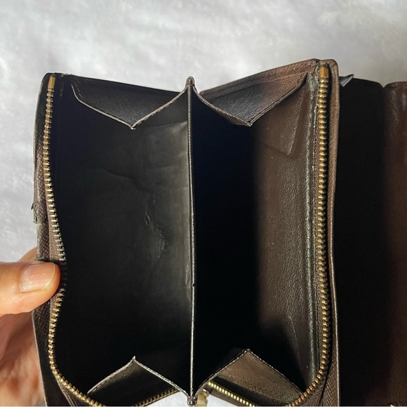 Authentic LV Damier Ebene snap wallet - Picture 5 of 17